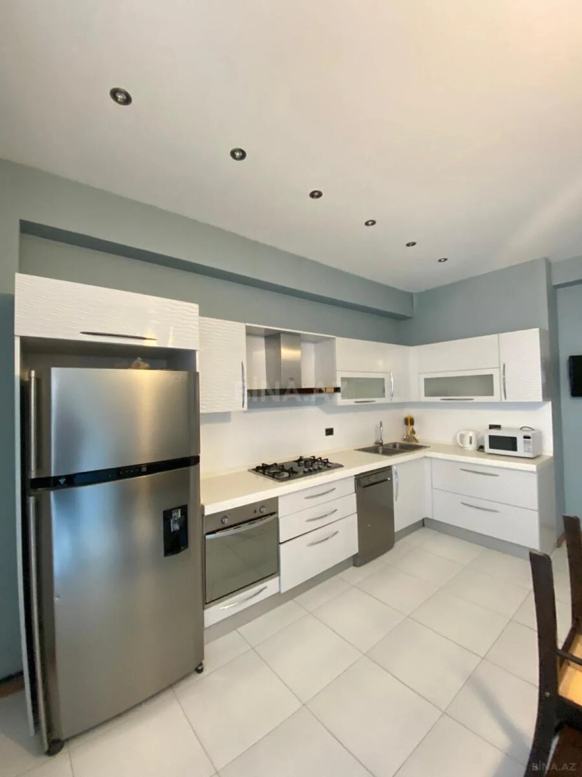 Kirayə verilir 3 otaqlı mənzil 170 m²