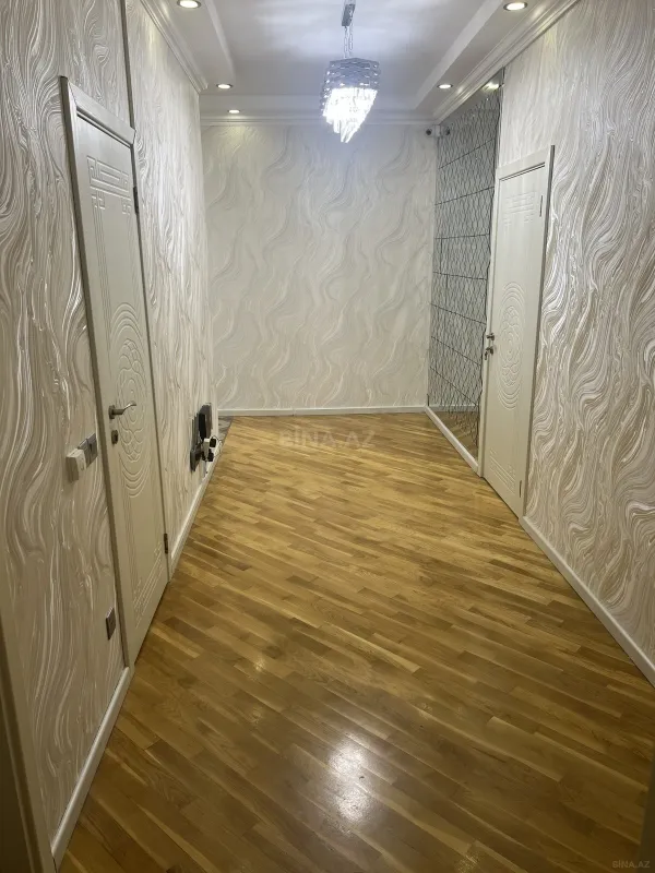 Satılır 4 otaqlı mənzil 156 m²