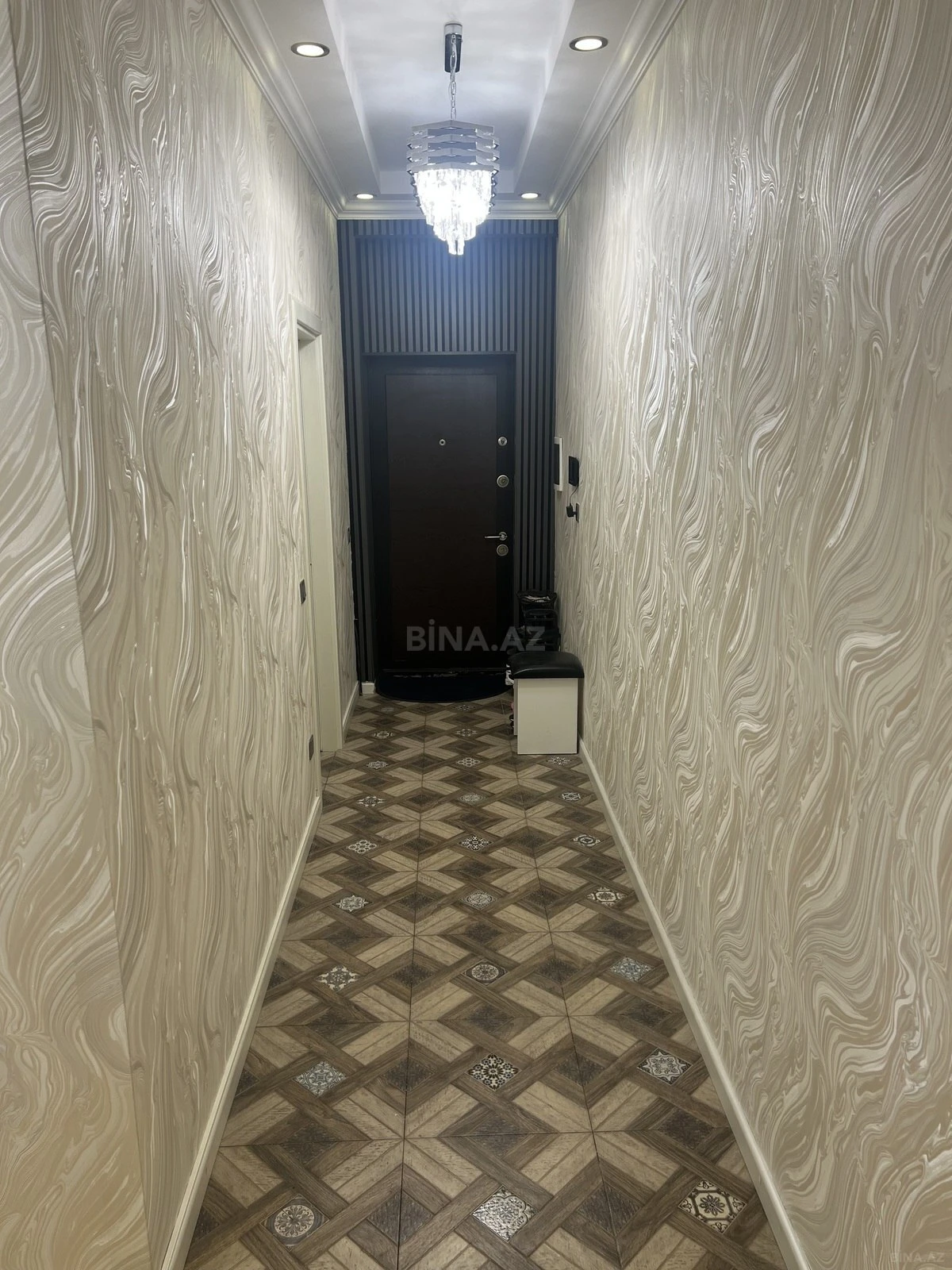 Satılır 4 otaqlı mənzil 156 m²