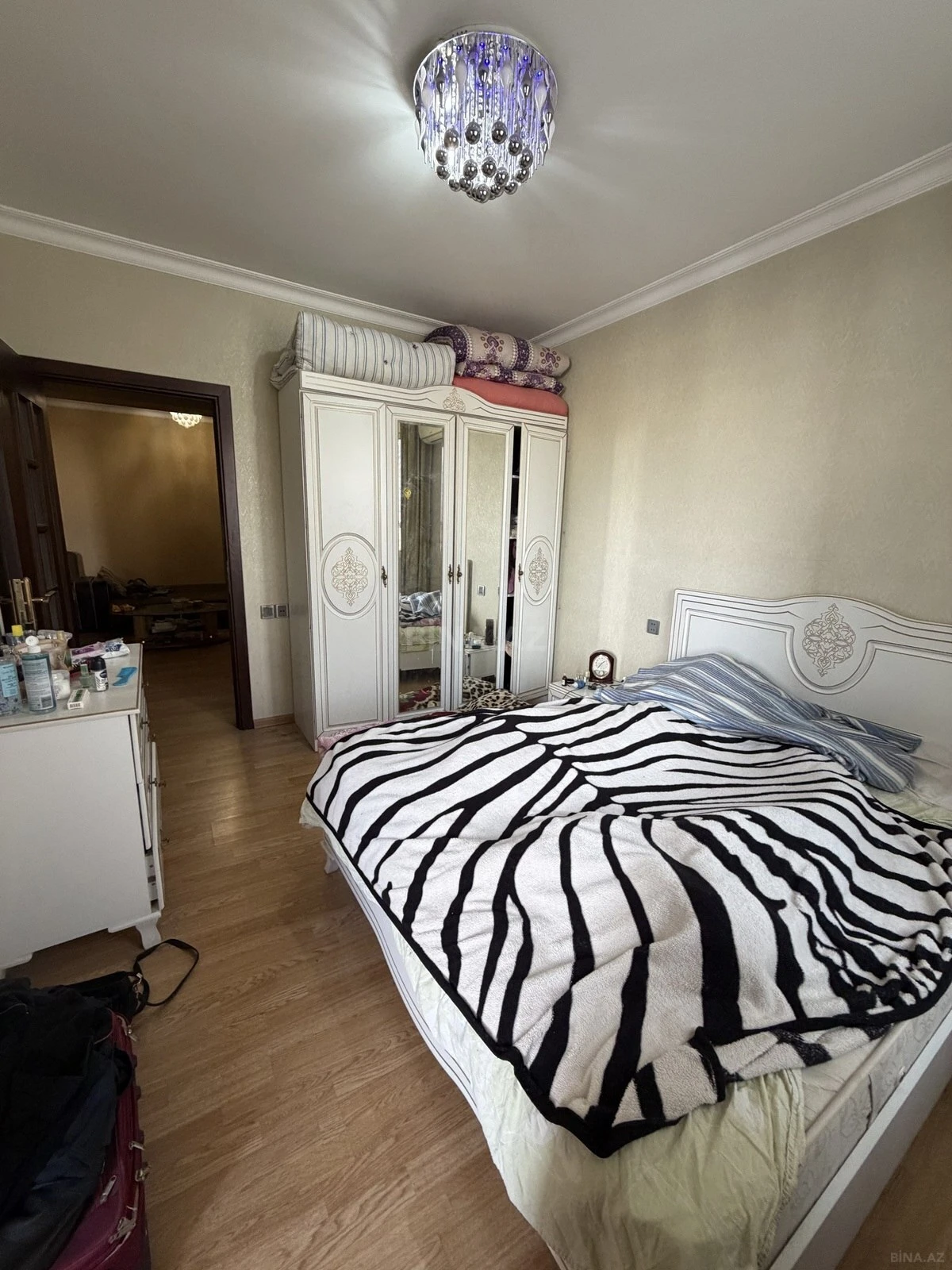 Satılır 2 otaqlı mənzil 73 m²