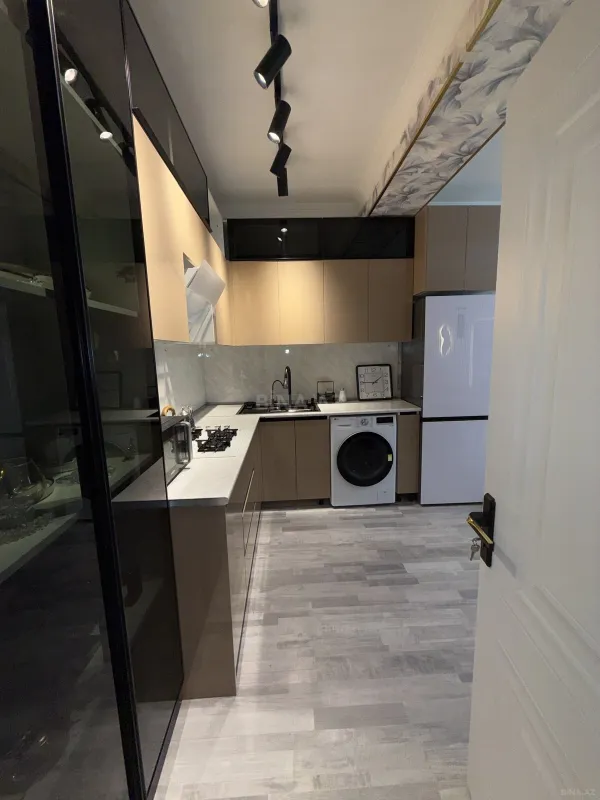 Kirayə verilir 2 otaqlı mənzil 85 m²