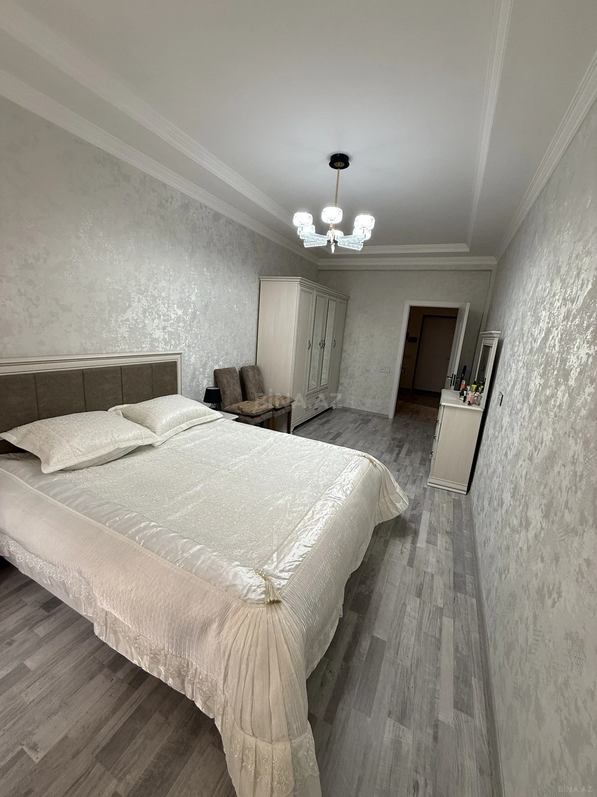 Kirayə verilir 2 otaqlı mənzil 85 m²