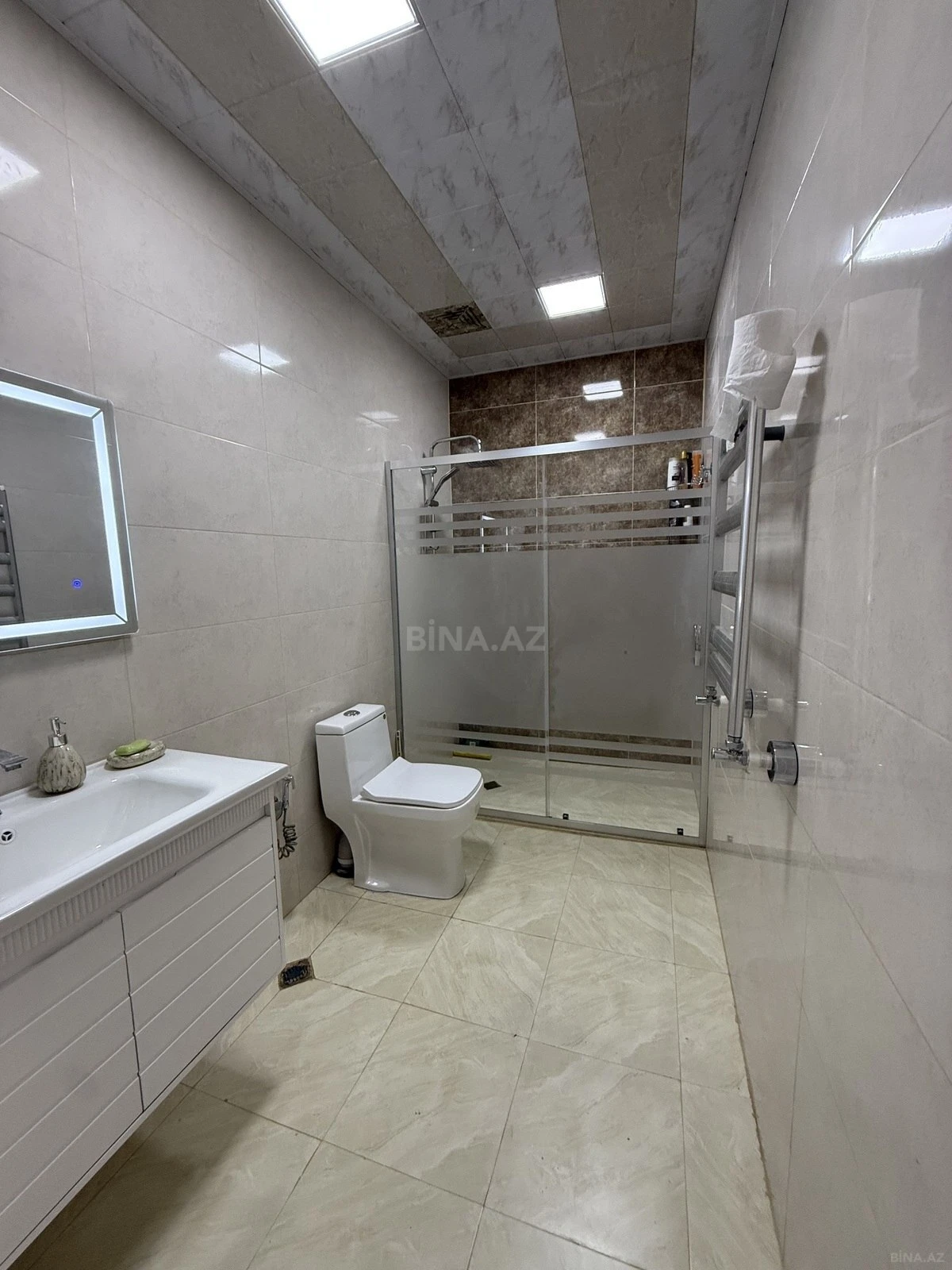 Kirayə verilir 2 otaqlı mənzil 85 m²