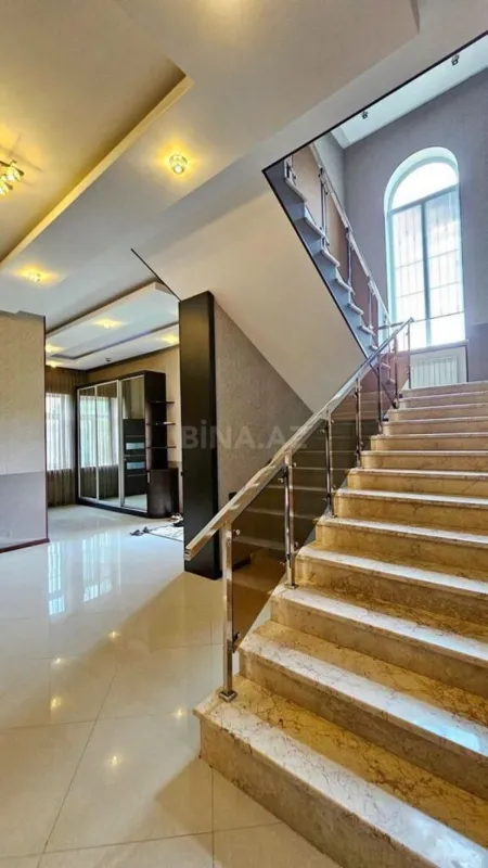 Kirayə verilir 6 otaqlı həyət evi 400 m²