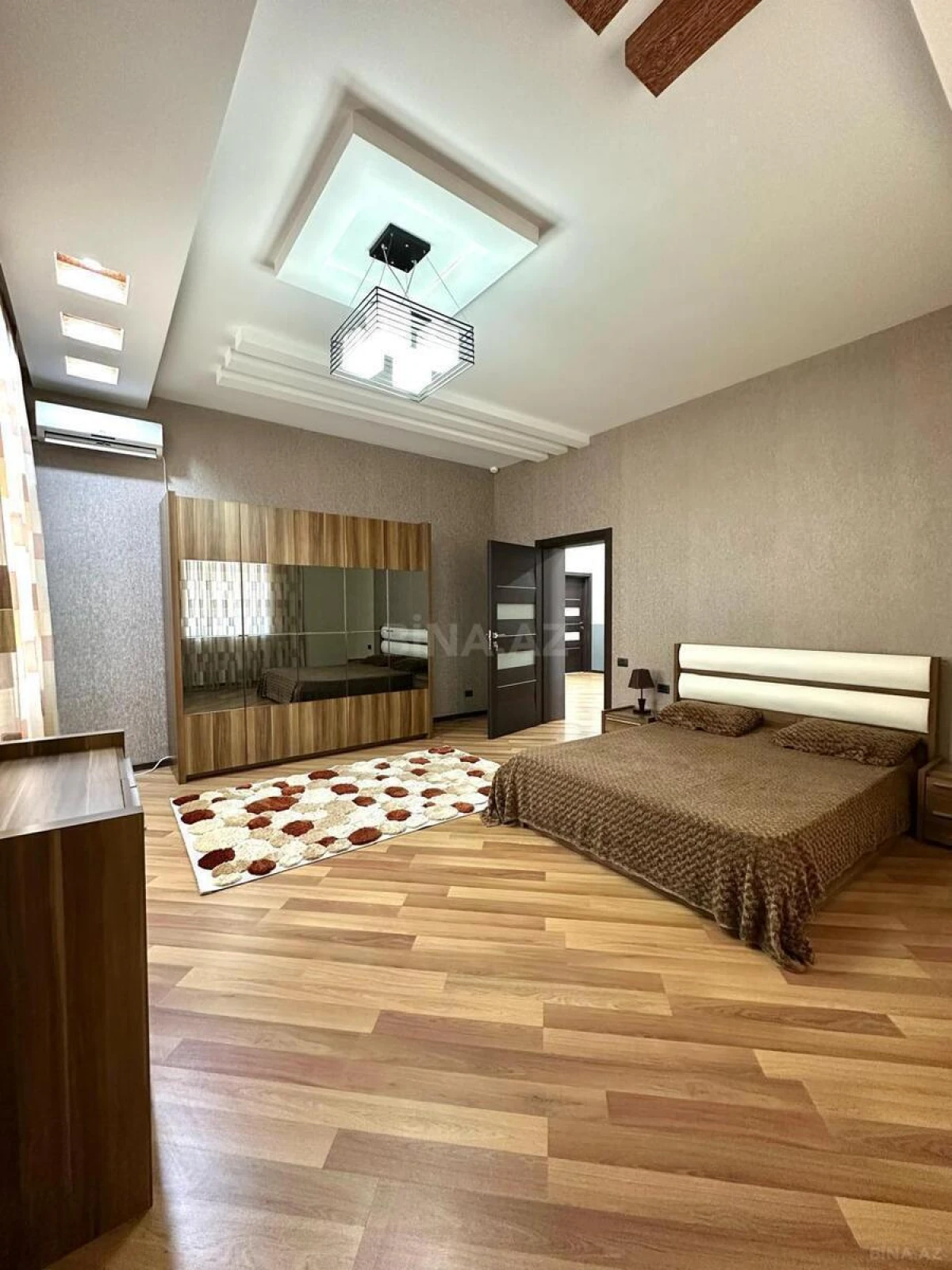 Kirayə verilir 6 otaqlı həyət evi 400 m²