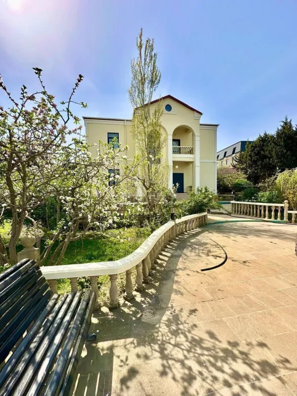 Kirayə verilir 6 otaqlı həyət evi 400 m²