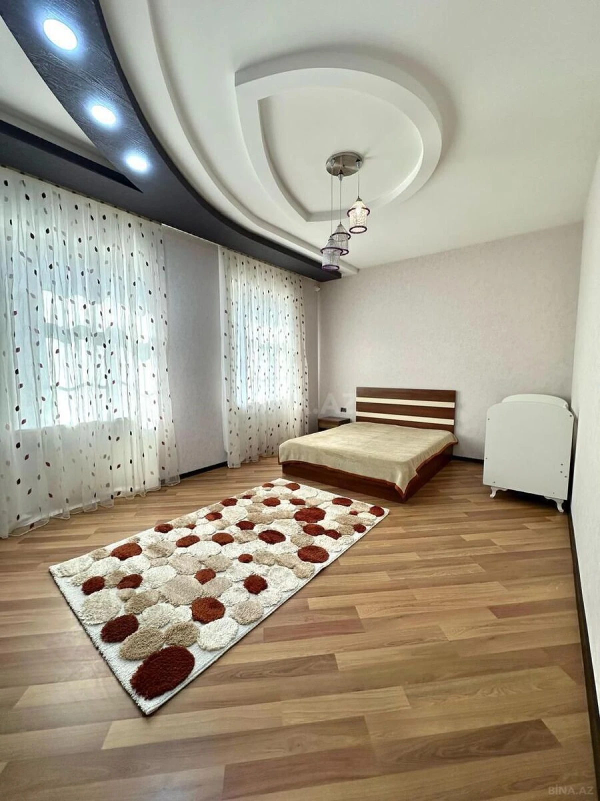 Kirayə verilir 6 otaqlı həyət evi 400 m²