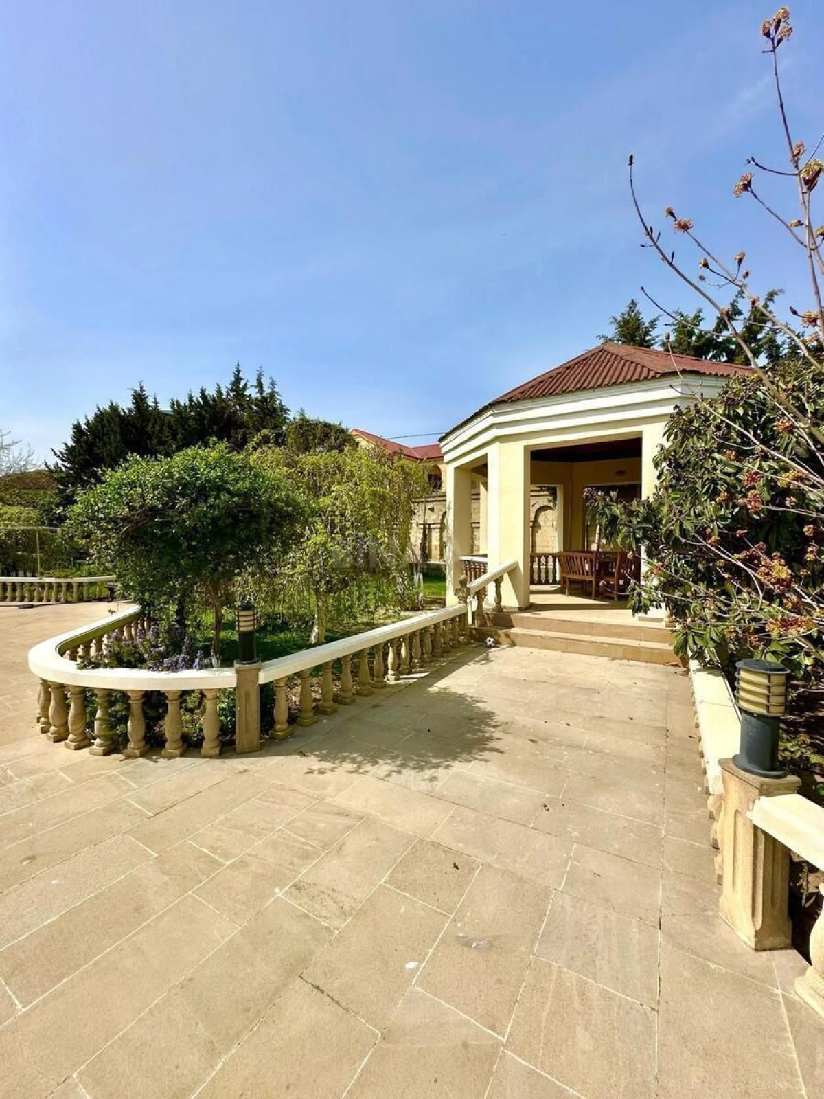 Kirayə verilir 6 otaqlı həyət evi 400 m²