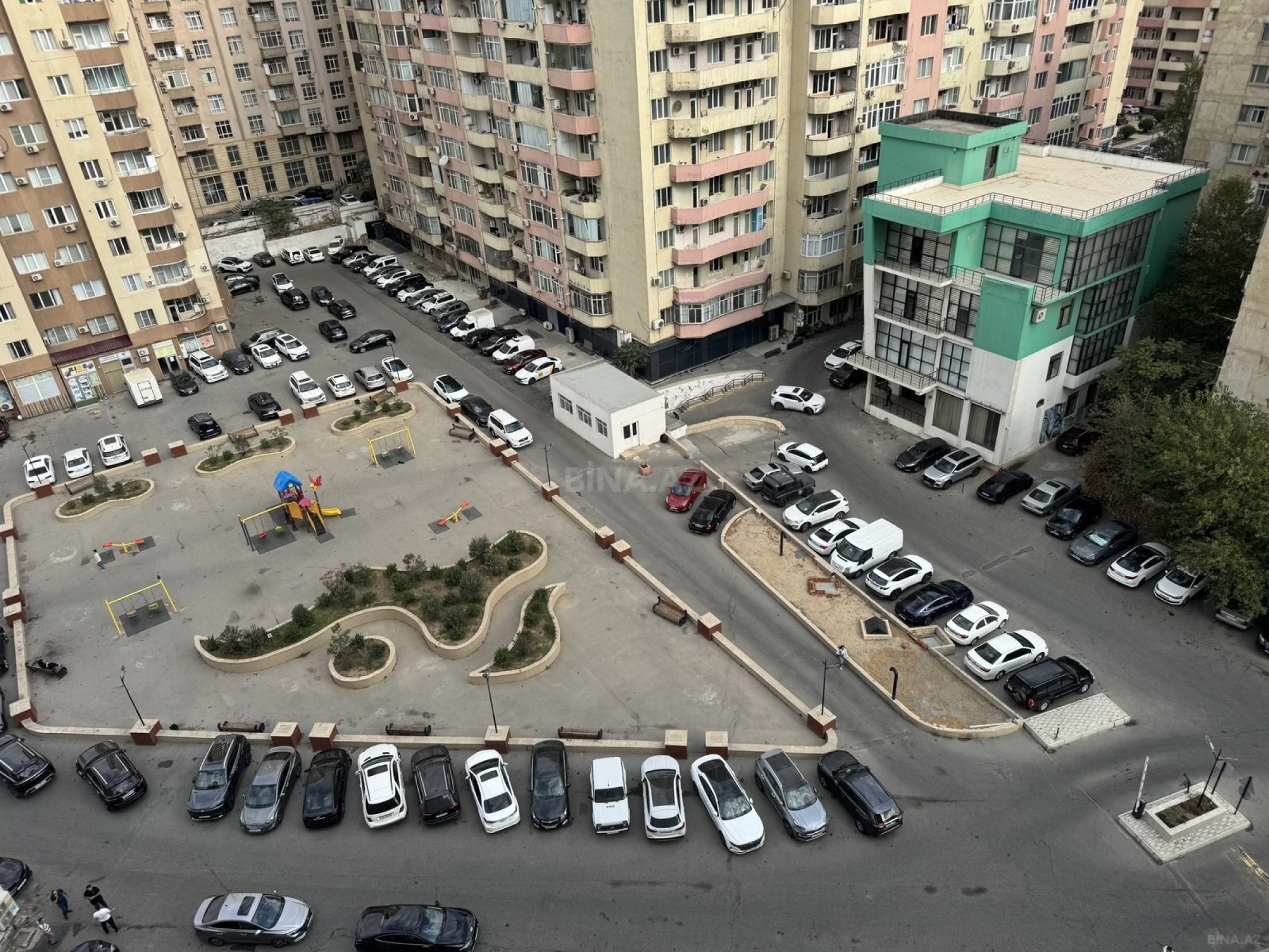Kirayə verilir 3 otaqlı mənzil 138 m²