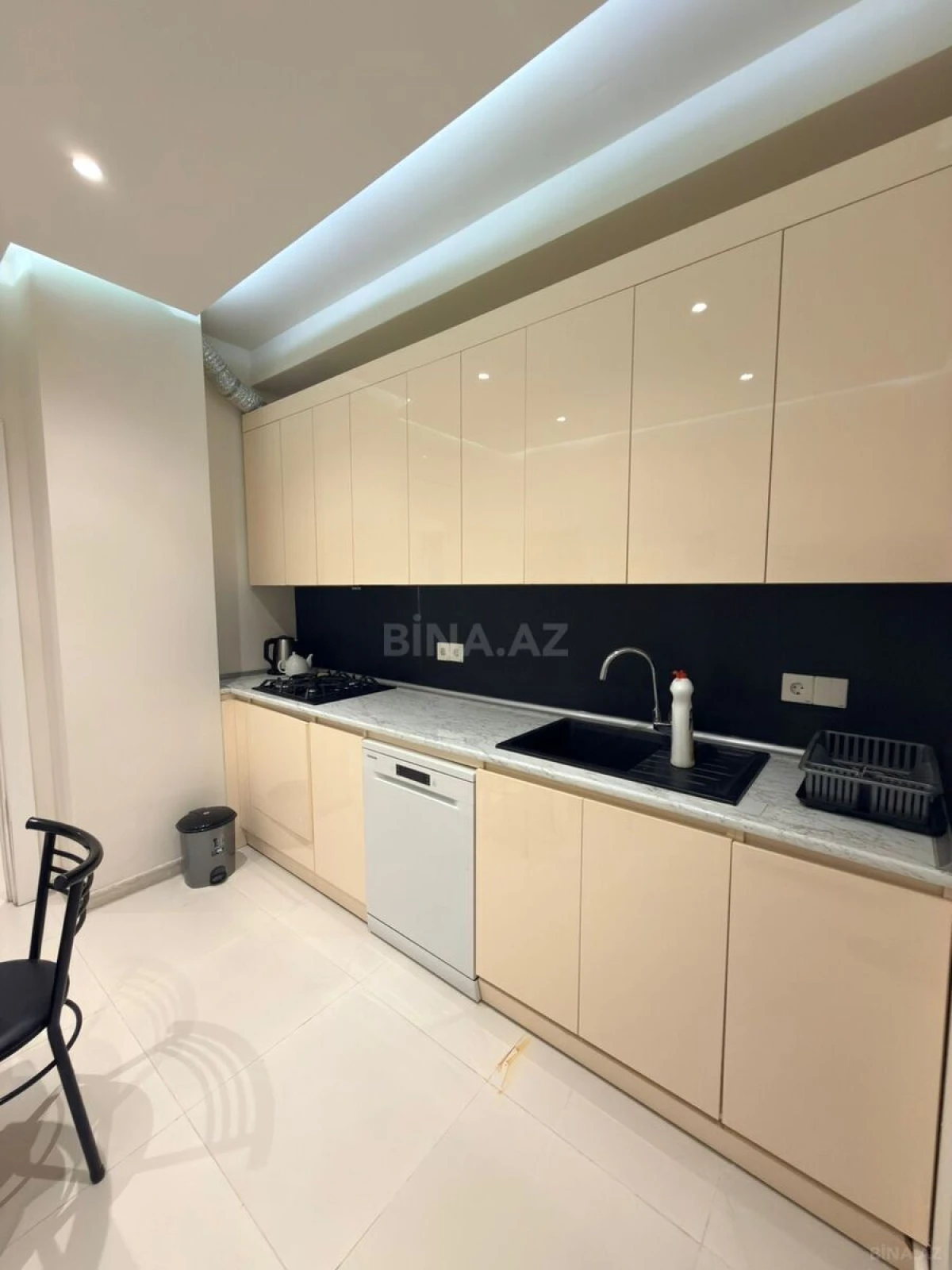 Kirayə verilir 2 otaqlı mənzil 100 m²