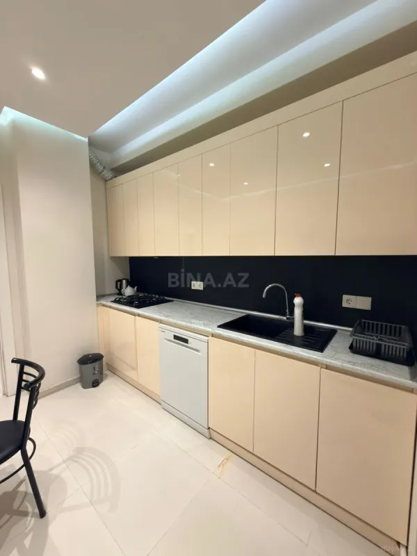 Kirayə verilir 2 otaqlı mənzil 100 m²