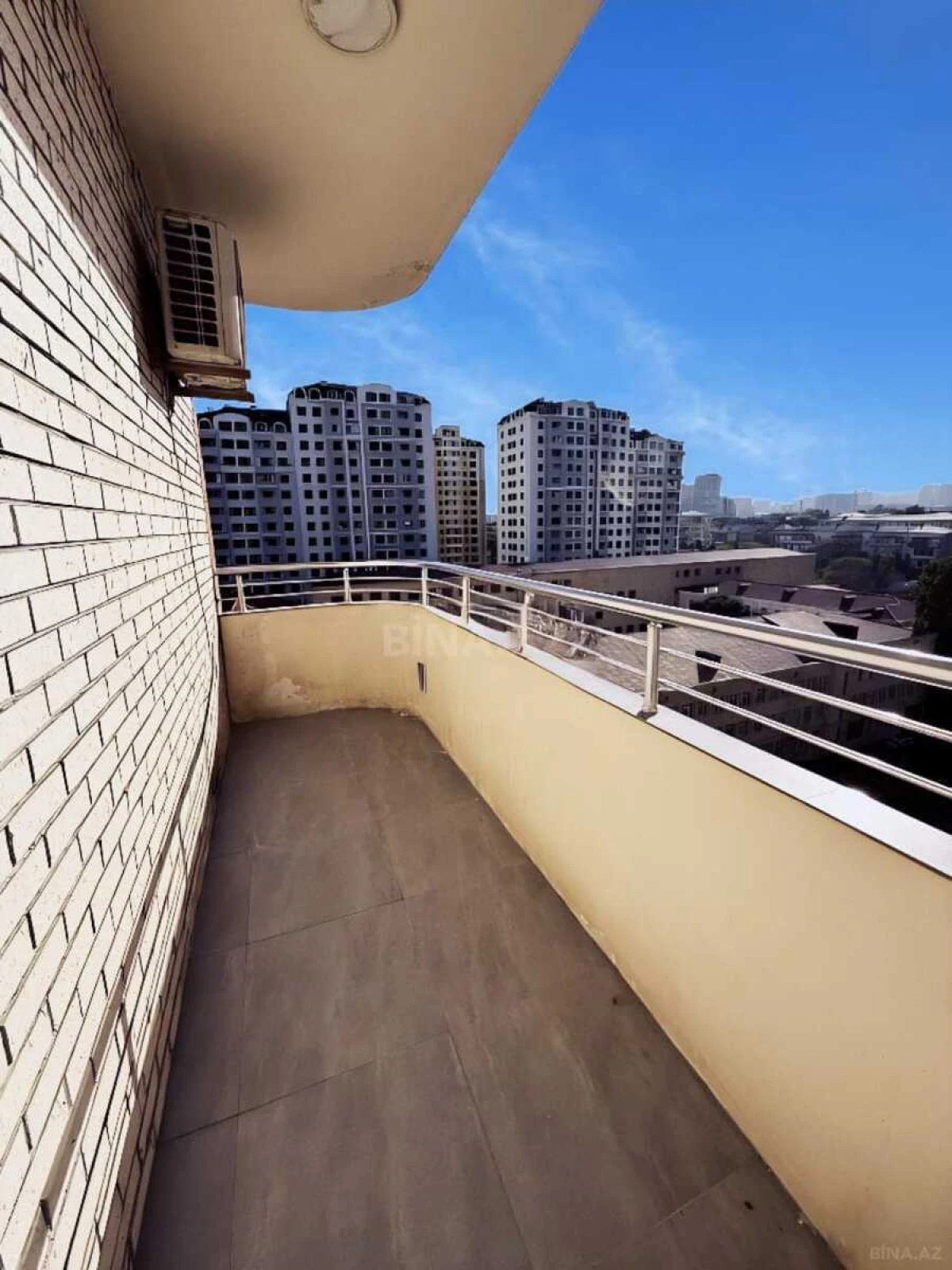 Satılır 3 otaqlı mənzil 120 m²