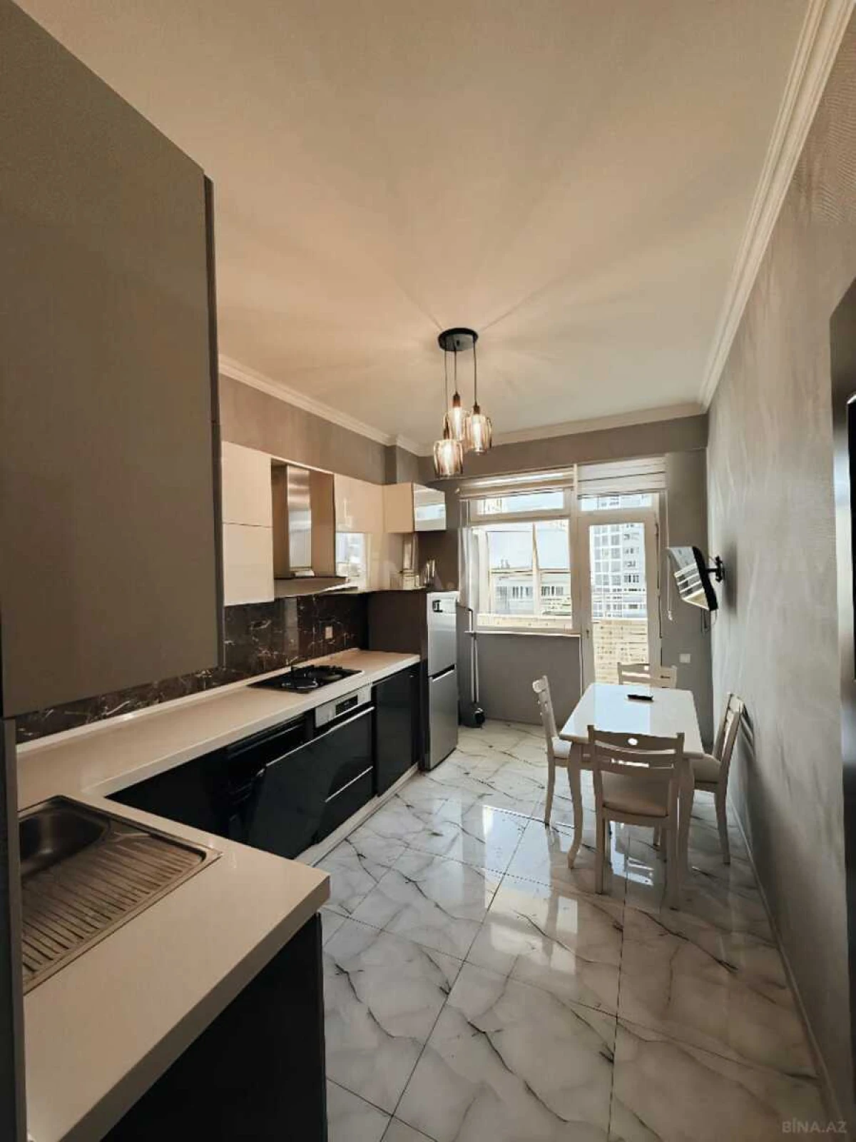 Satılır 3 otaqlı mənzil 120 m²