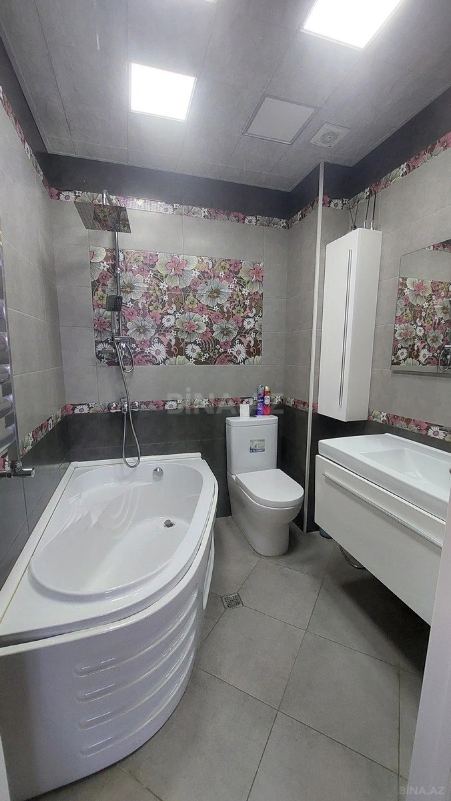 Satılır 2 otaqlı mənzil 63 m²