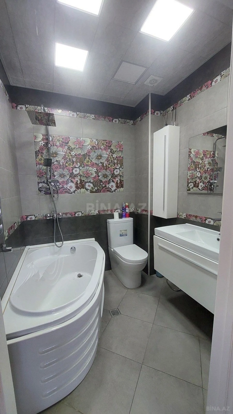 Satılır 2 otaqlı mənzil 63 m²