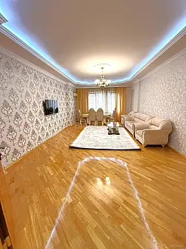 Kirayə verilir 3 otaqlı mənzil 140 m²