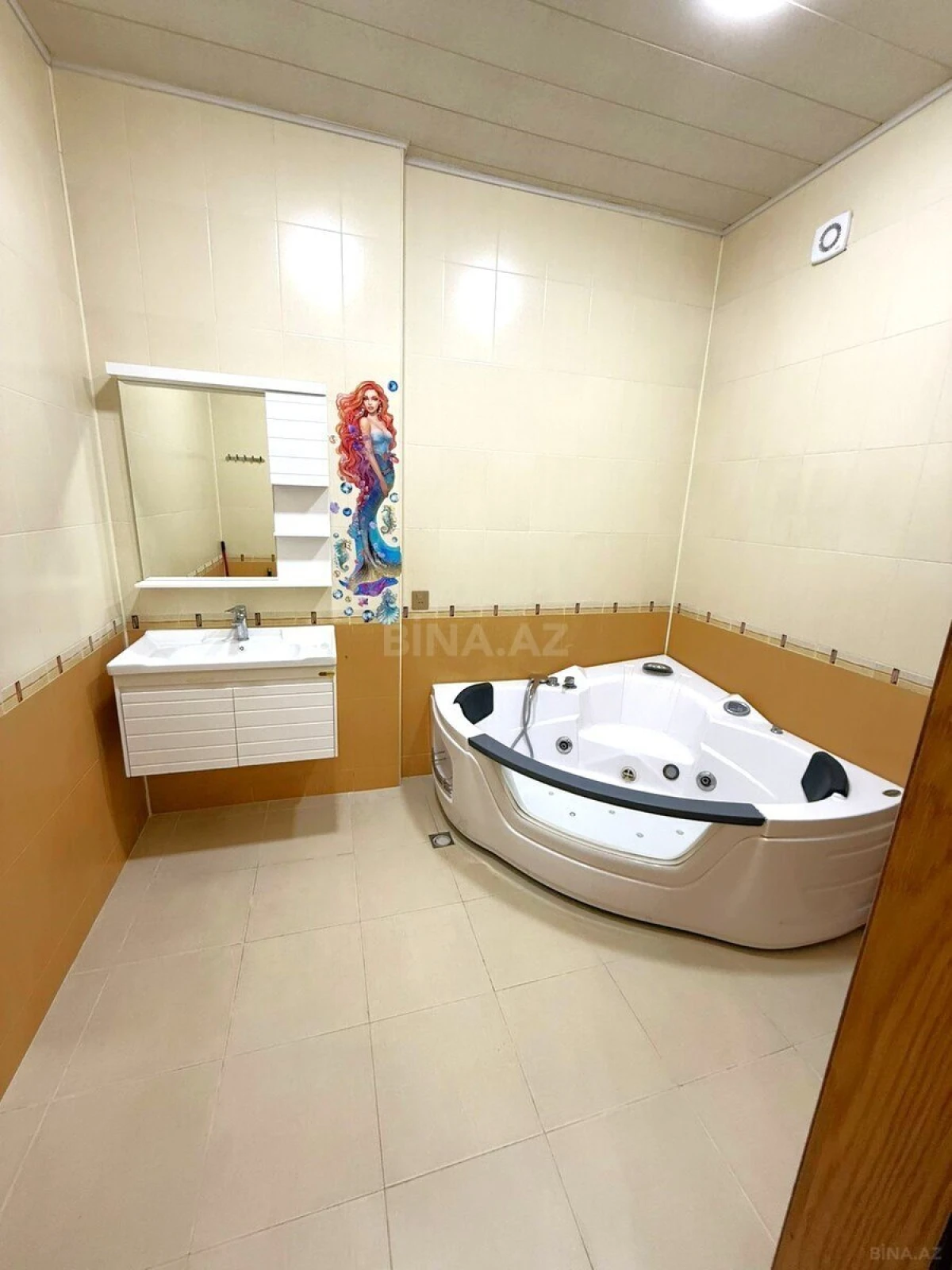 Kirayə verilir 3 otaqlı mənzil 140 m²