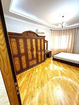 Kirayə verilir 3 otaqlı mənzil 140 m²