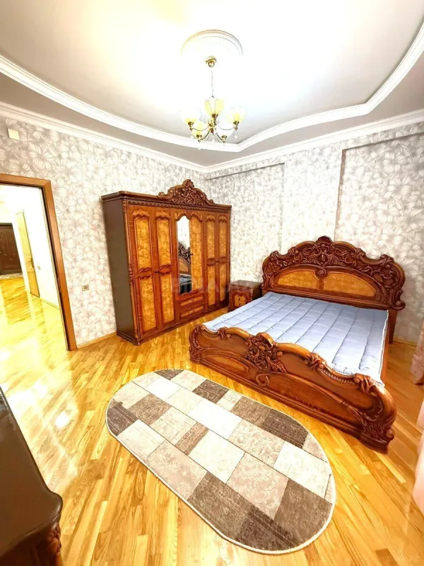 Kirayə verilir 3 otaqlı mənzil 140 m²