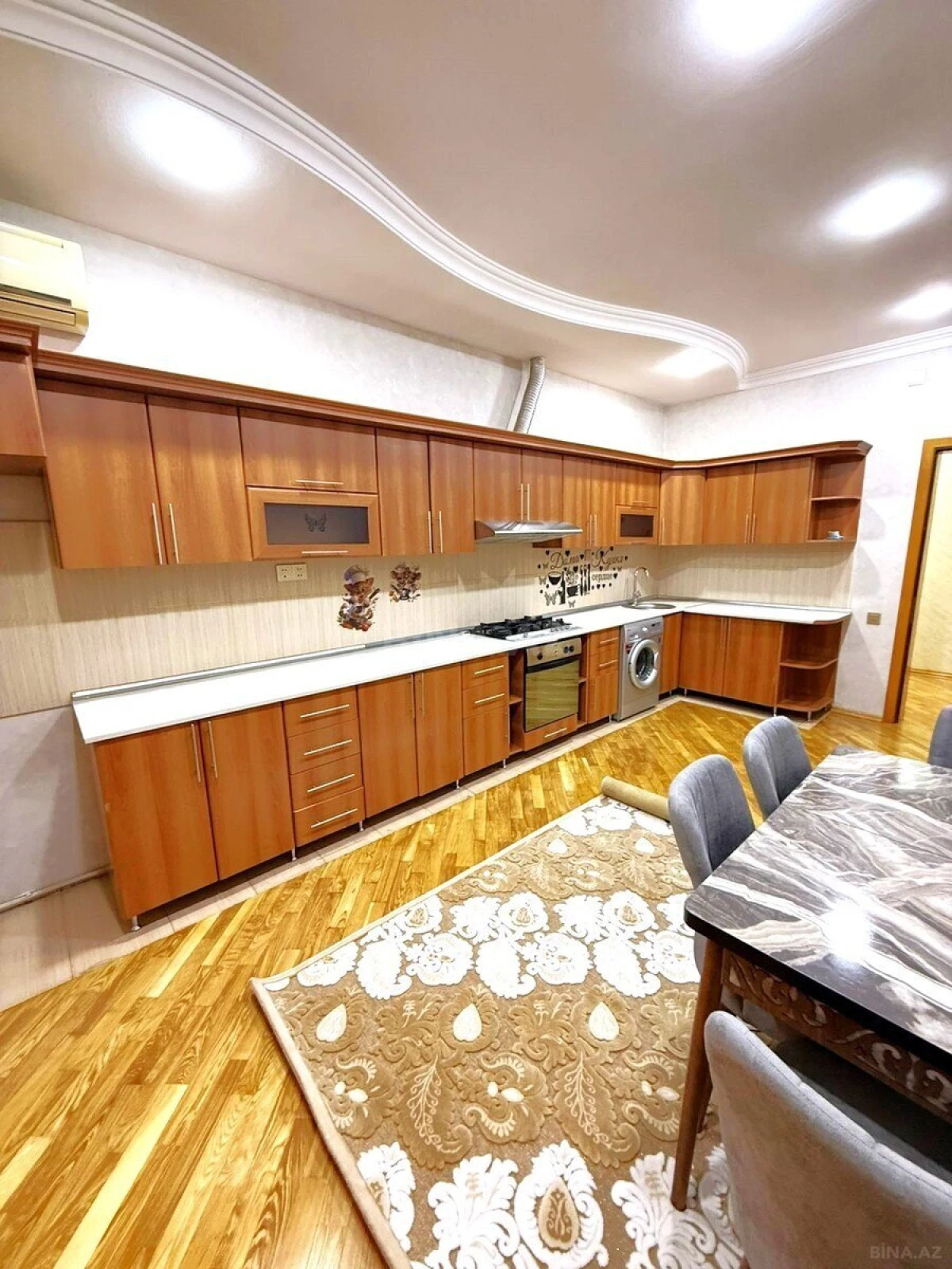 Kirayə verilir 3 otaqlı mənzil 140 m²