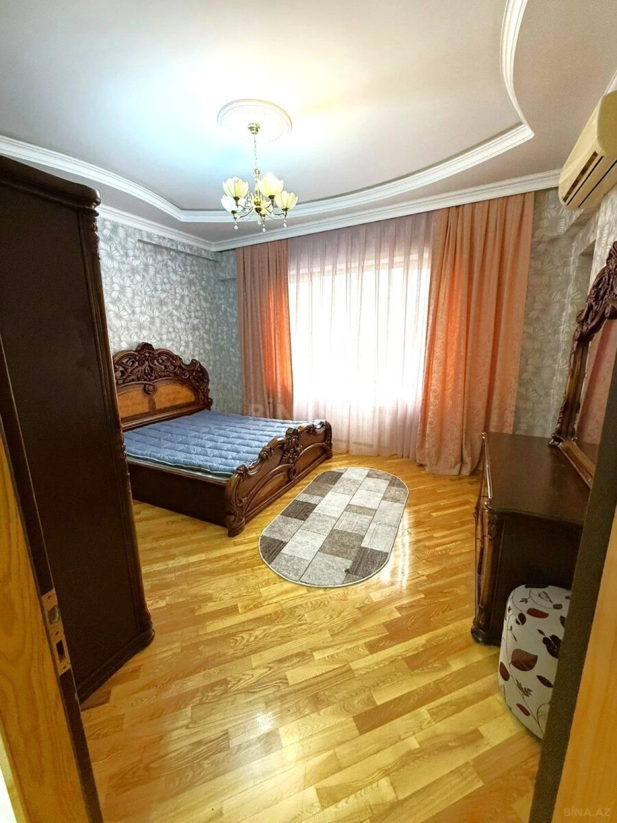 Kirayə verilir 3 otaqlı mənzil 140 m²