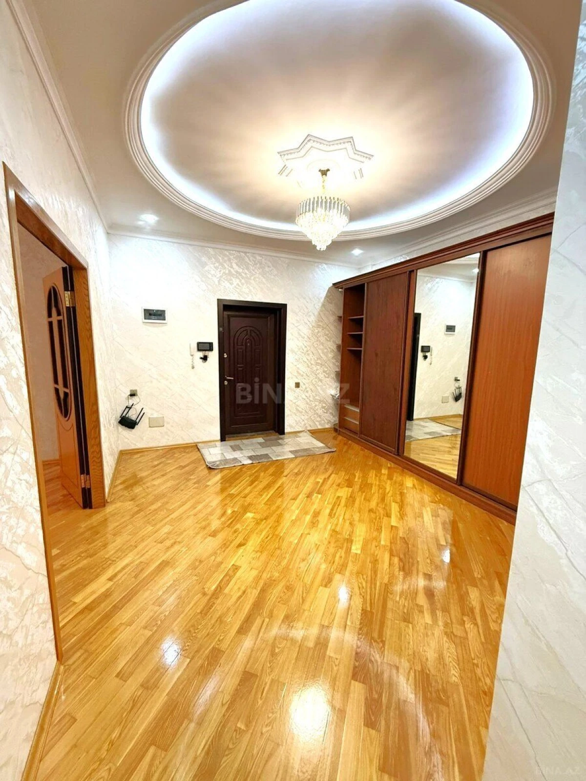 Kirayə verilir 3 otaqlı mənzil 140 m²