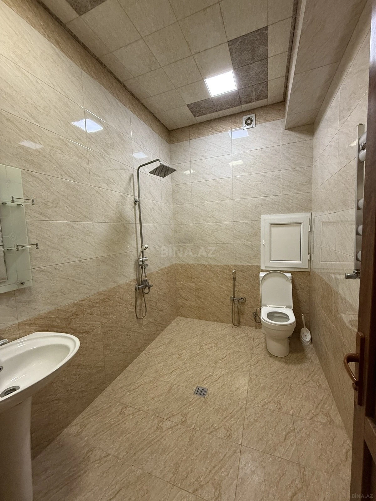 Kirayə verilir 2 otaqlı mənzil 70 m²