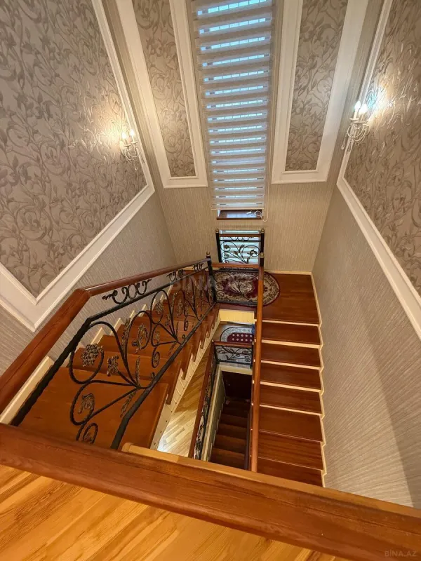 Satılır 5 otaqlı həyət evi 450 m²