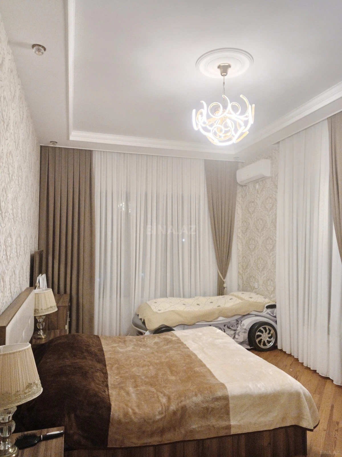Satılır 5 otaqlı həyət evi 450 m²
