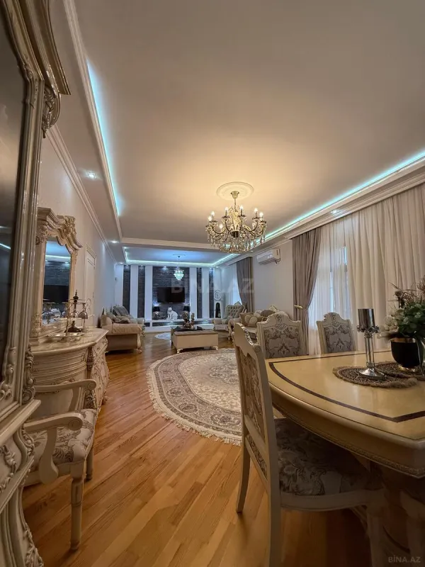 Satılır 5 otaqlı həyət evi 450 m²