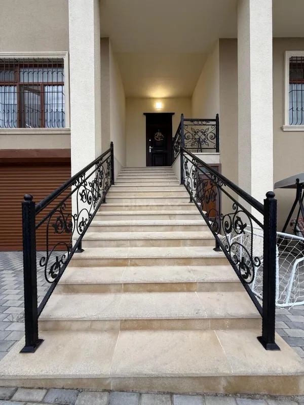 Satılır 5 otaqlı həyət evi 450 m²