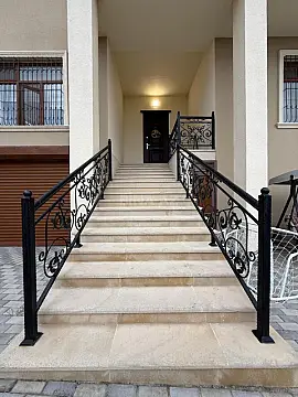 Satılır 5 otaqlı həyət evi 450 m²