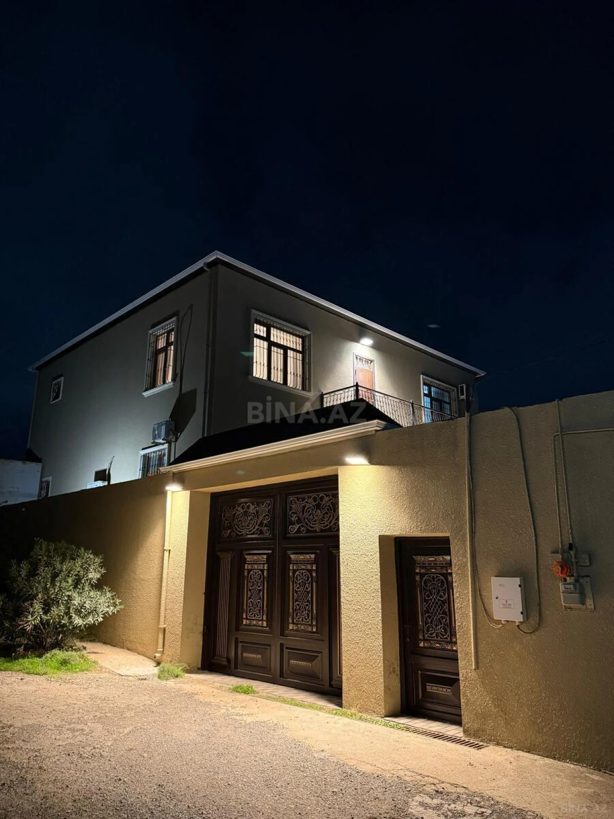 Satılır 5 otaqlı həyət evi 450 m²