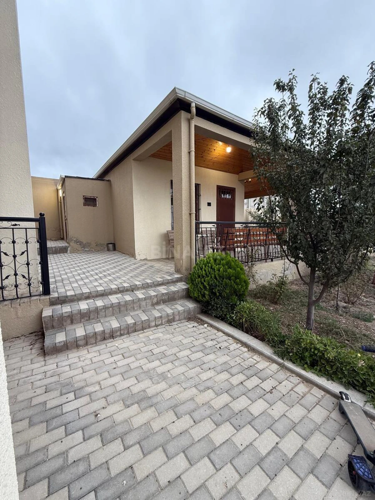 Satılır 5 otaqlı həyət evi 450 m²