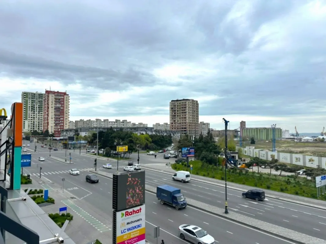 Satılır 4 otaqlı mənzil 200 m²