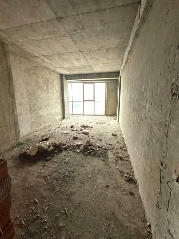 Satılır 4 otaqlı mənzil 200 m²