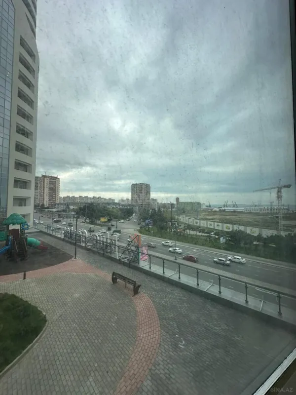 Satılır 4 otaqlı mənzil 200 m²