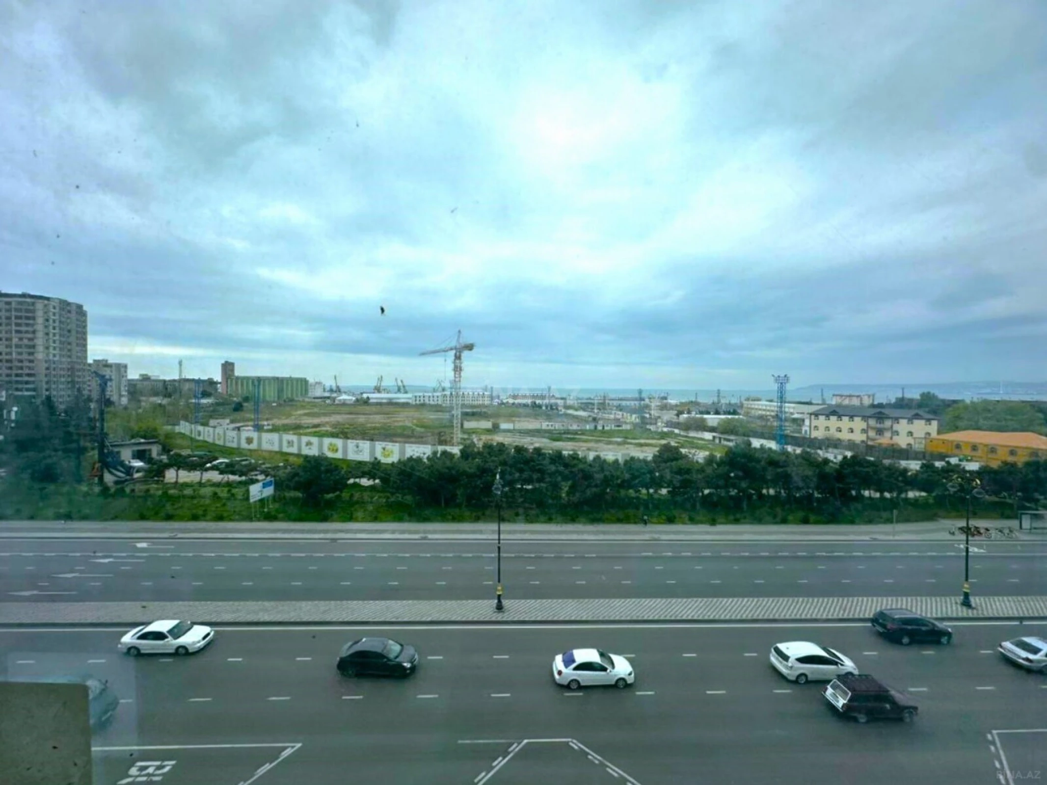 Satılır 4 otaqlı mənzil 200 m²