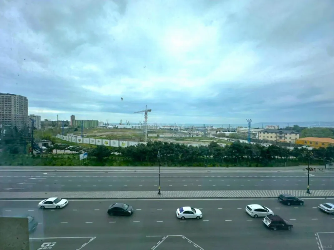 Satılır 4 otaqlı mənzil 200 m²