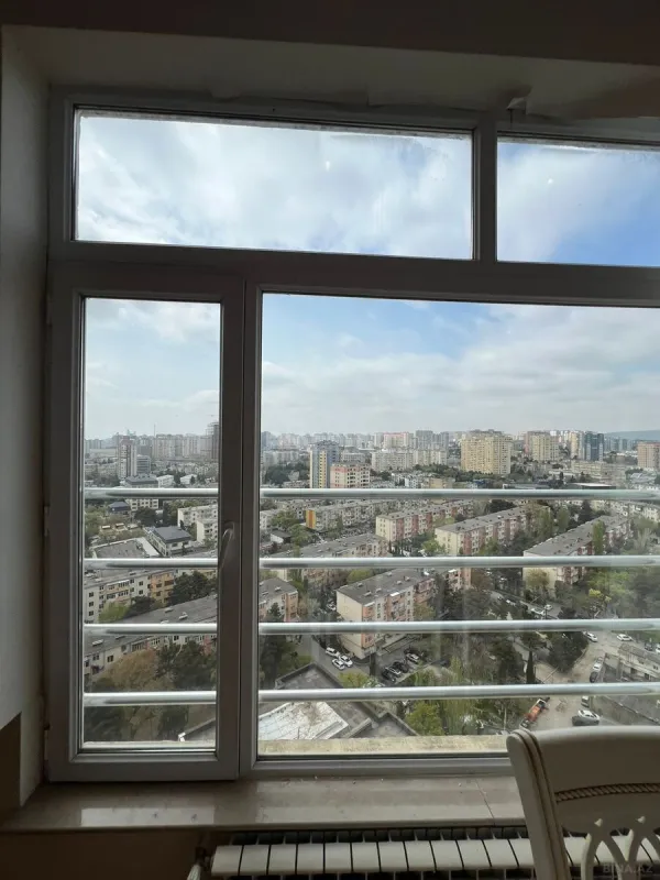 Satılır 3 otaqlı mənzil 130 m²