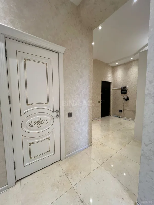 Satılır 3 otaqlı mənzil 130 m²