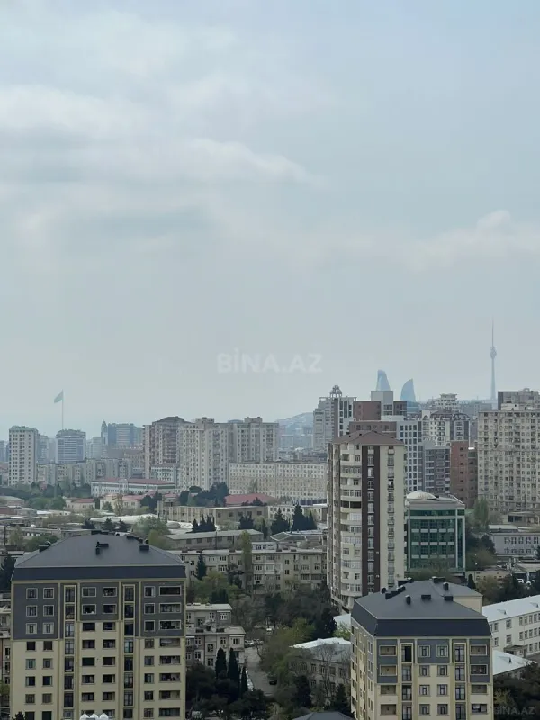 Satılır 3 otaqlı mənzil 130 m²