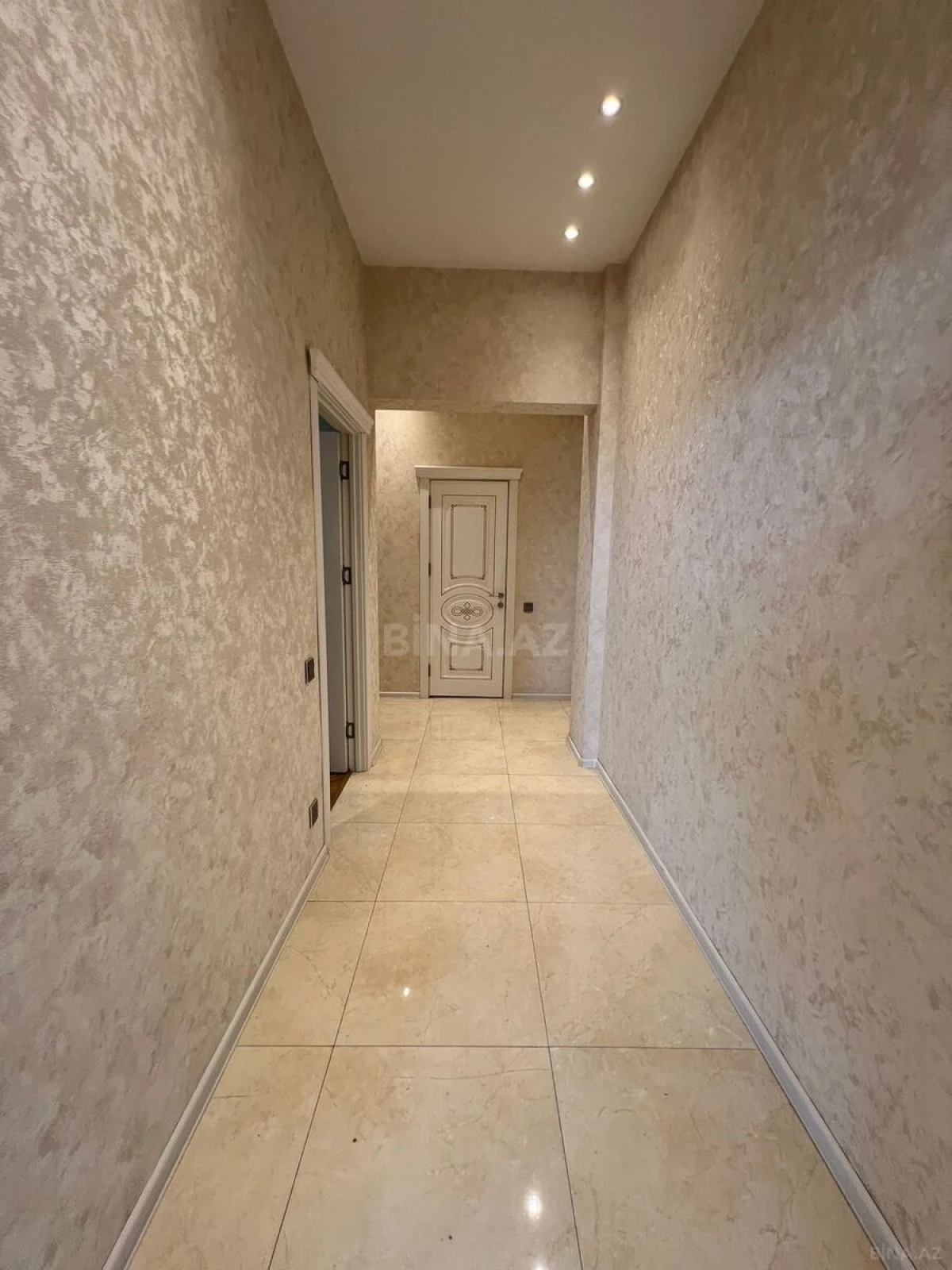 Satılır 3 otaqlı mənzil 130 m²