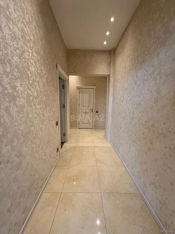 Satılır 3 otaqlı mənzil 130 m²