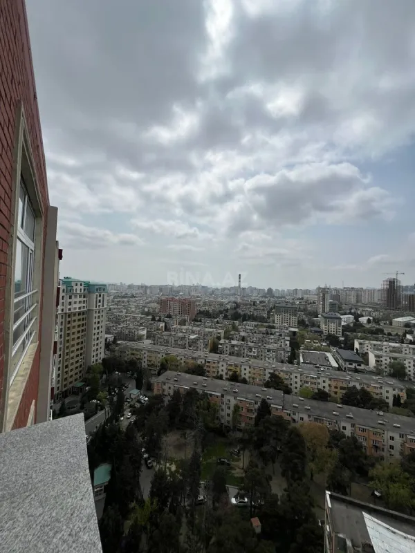 Satılır 3 otaqlı mənzil 130 m²