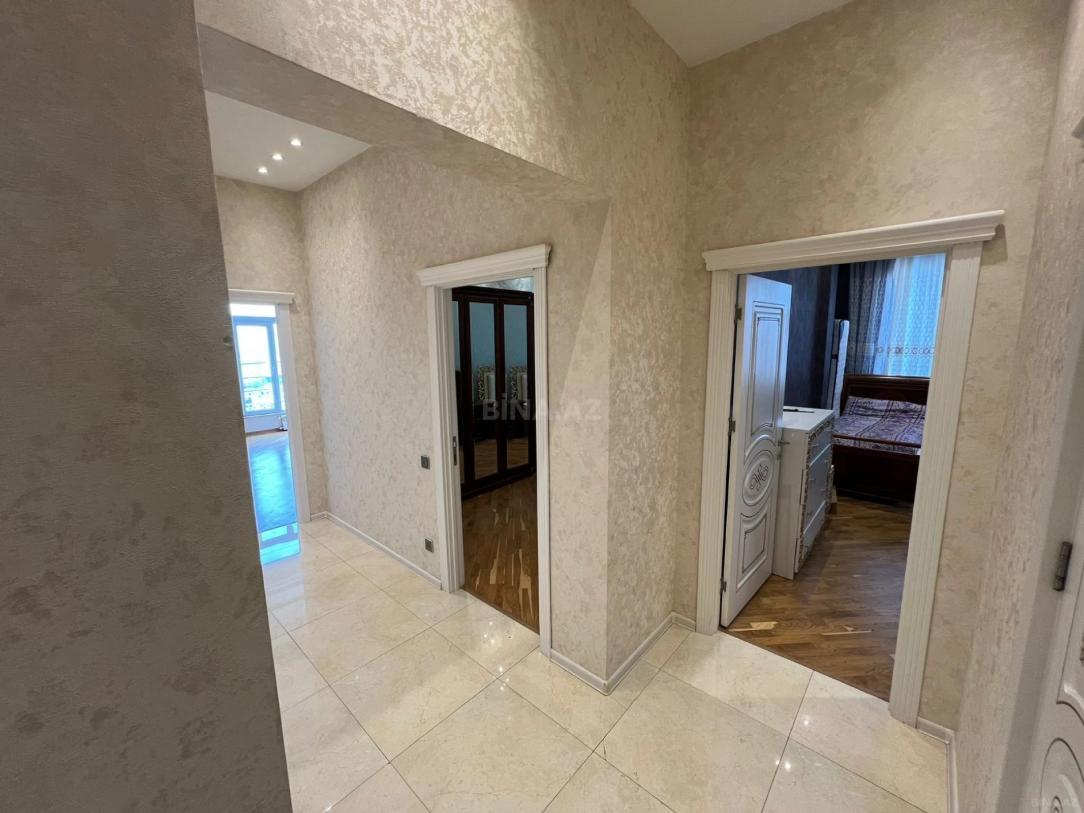 Satılır 3 otaqlı mənzil 130 m²