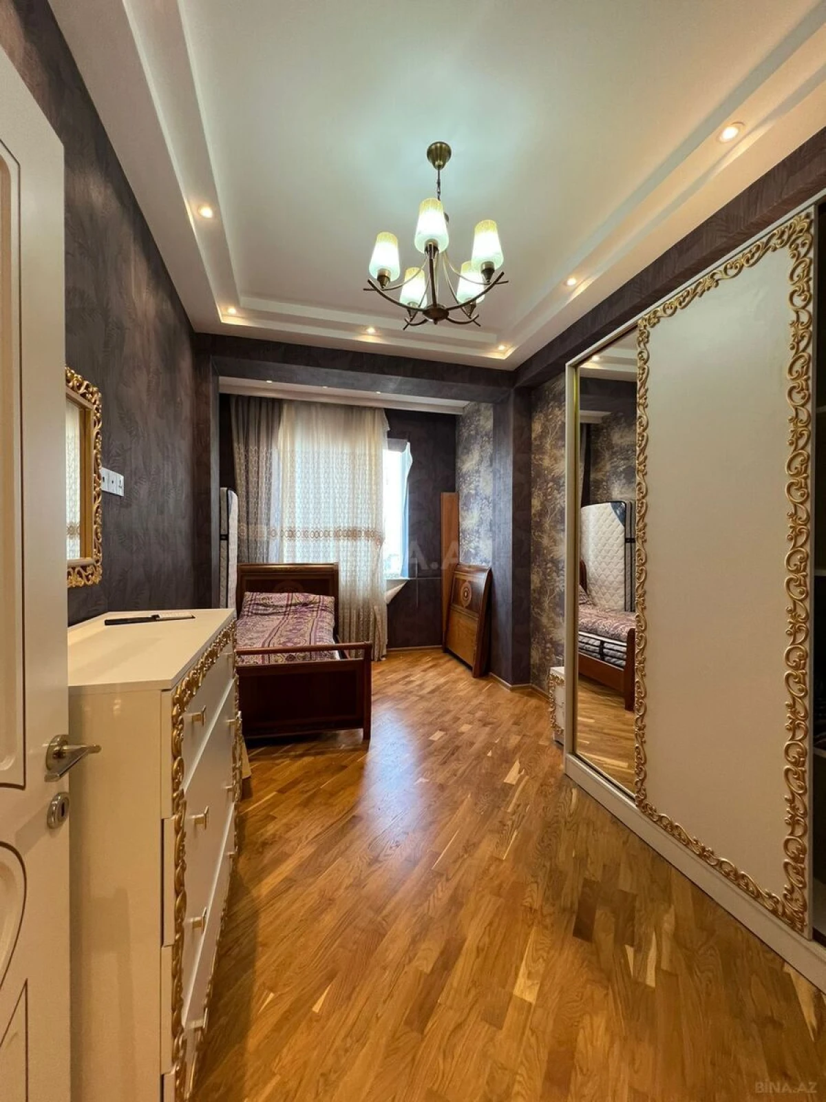 Satılır 3 otaqlı mənzil 130 m²