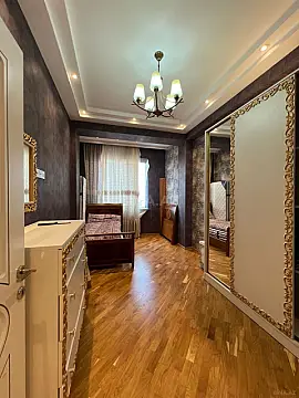 Satılır 3 otaqlı mənzil 130 m²
