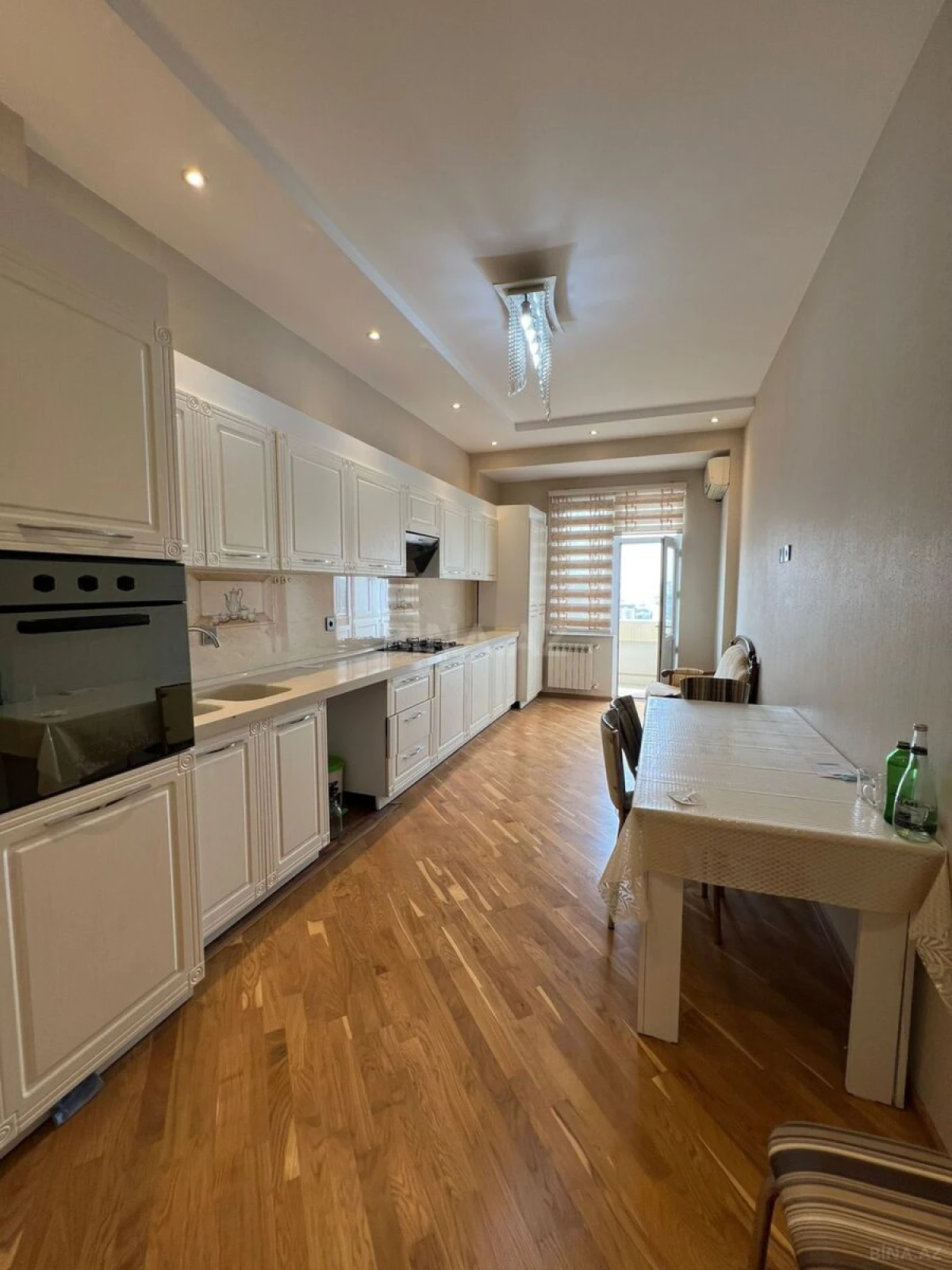 Satılır 3 otaqlı mənzil 130 m²