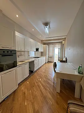 Satılır 3 otaqlı mənzil 130 m²